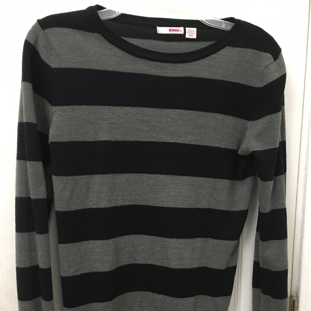Long sleeve light weight sweater